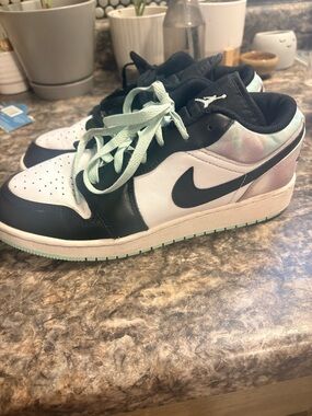 Nike Kids Low-Top Sneakers - Black White with Mint Accents